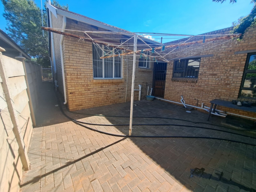 4 Bedroom Property for Sale in Pellissier Free State